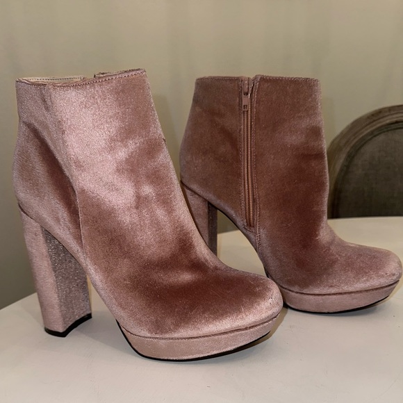Charolette Russe Pink Velvet Heel Booties/Boots Size 8 - Picture 1 of 5